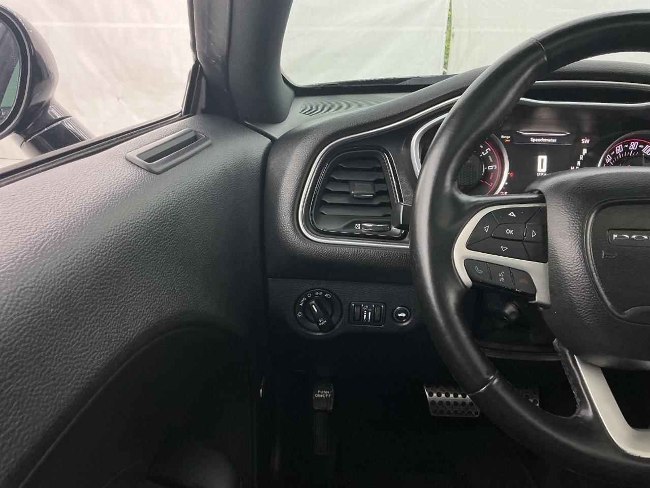 Dodge Challenger 2dr Cpe SXT Plus 2016