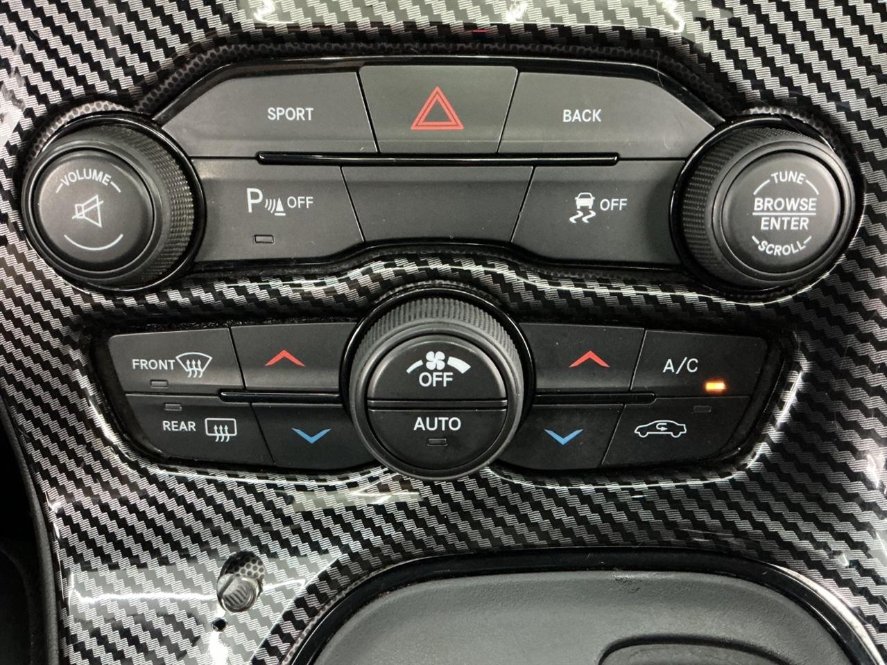 Dodge Challenger 2dr Cpe SXT Plus 2016
