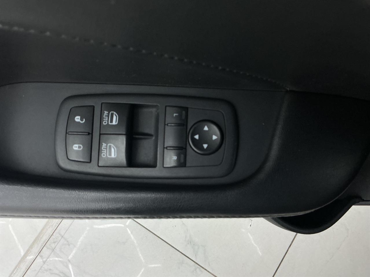 Dodge Challenger 2dr Cpe SXT Plus 2016