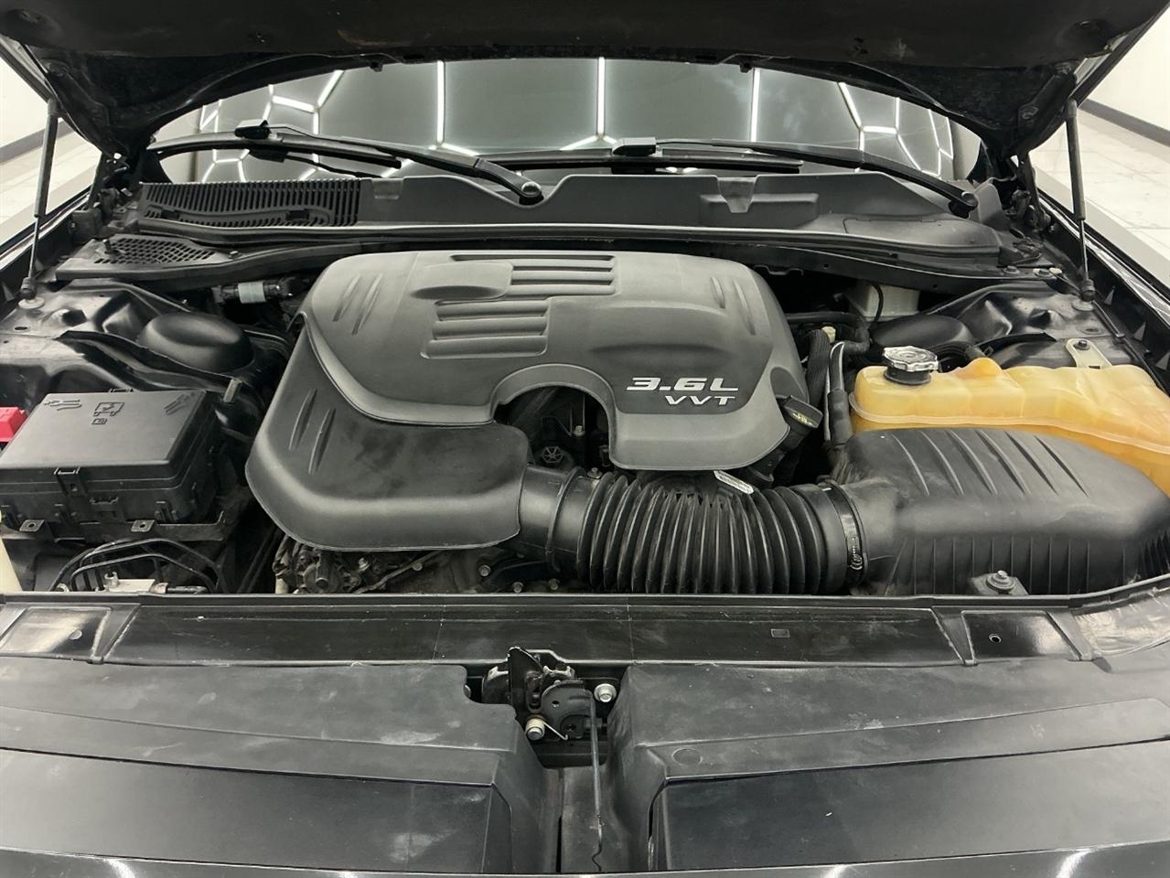Dodge Challenger 2dr Cpe SXT Plus 2016
