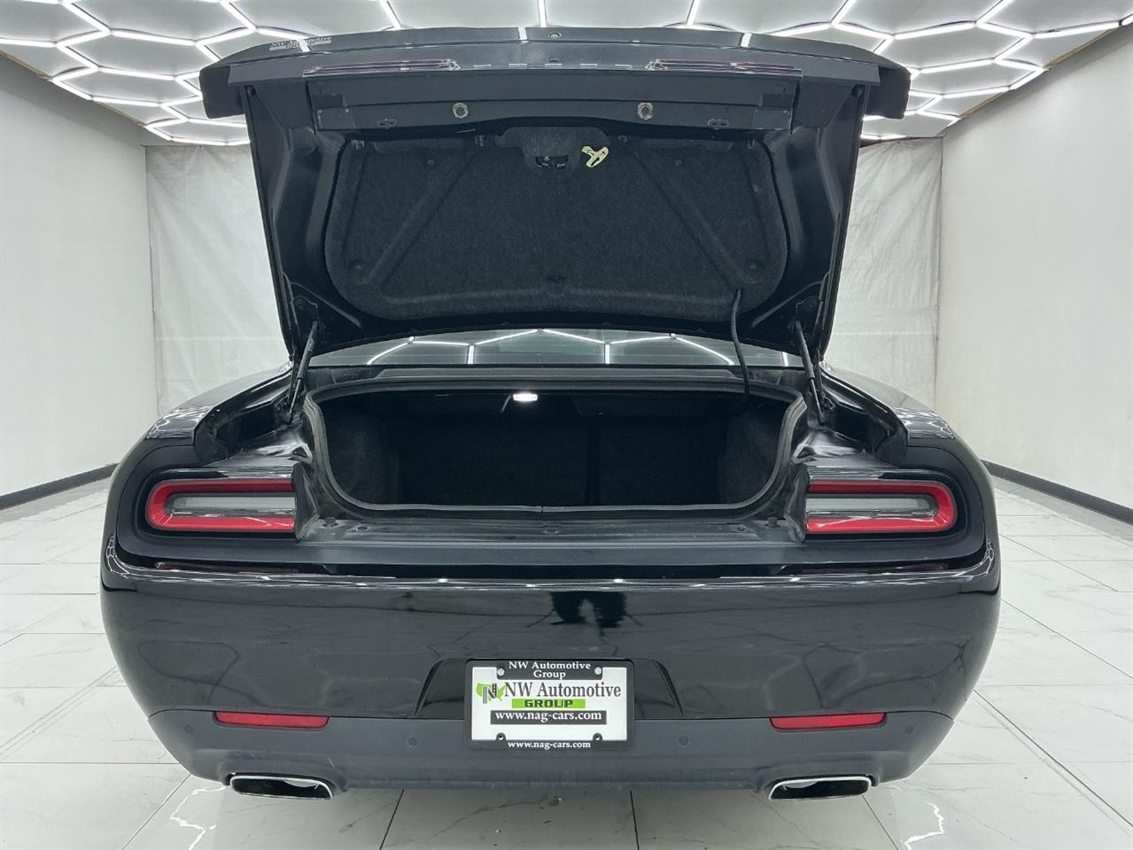 Dodge Challenger 2dr Cpe SXT Plus 2016