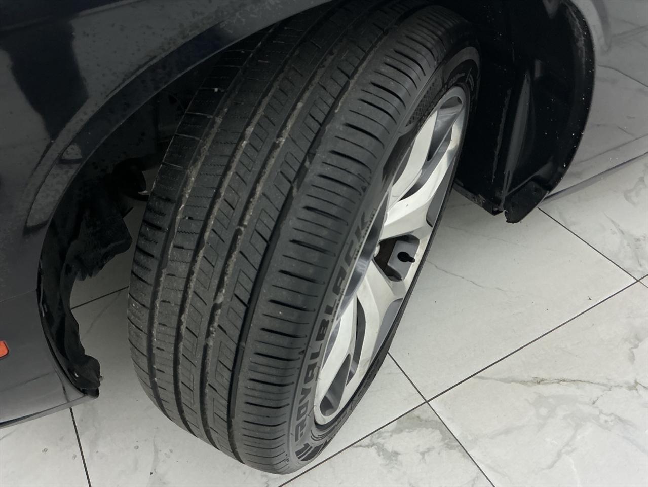 Dodge Challenger 2dr Cpe SXT Plus 2016