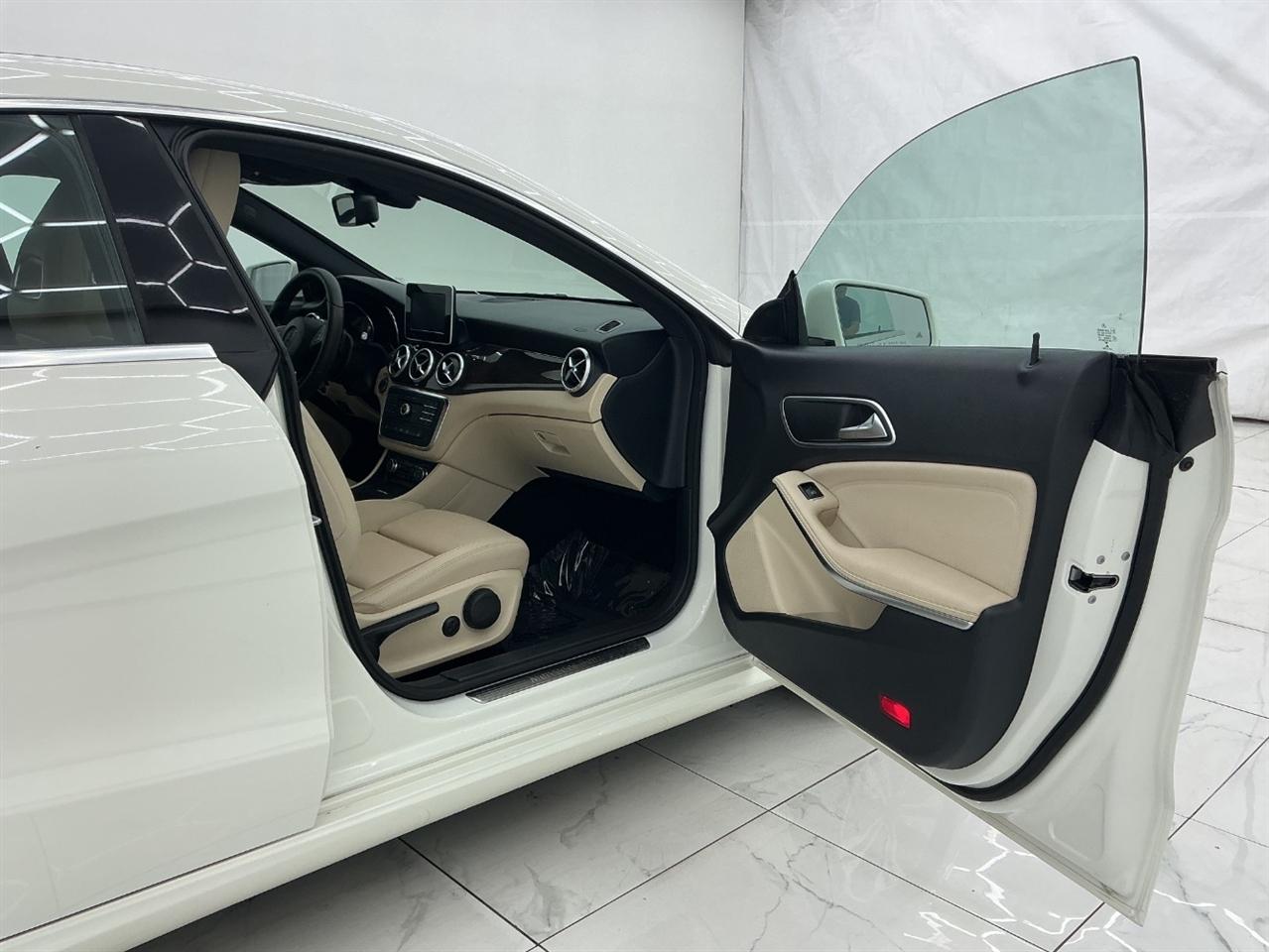 Mercedes-Benz CLA 4dr Sdn CLA 250 FWD 2016