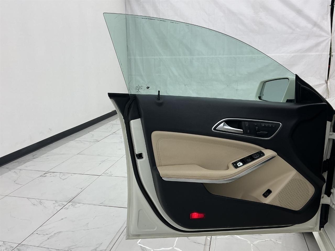 Mercedes-Benz CLA 4dr Sdn CLA 250 FWD 2016