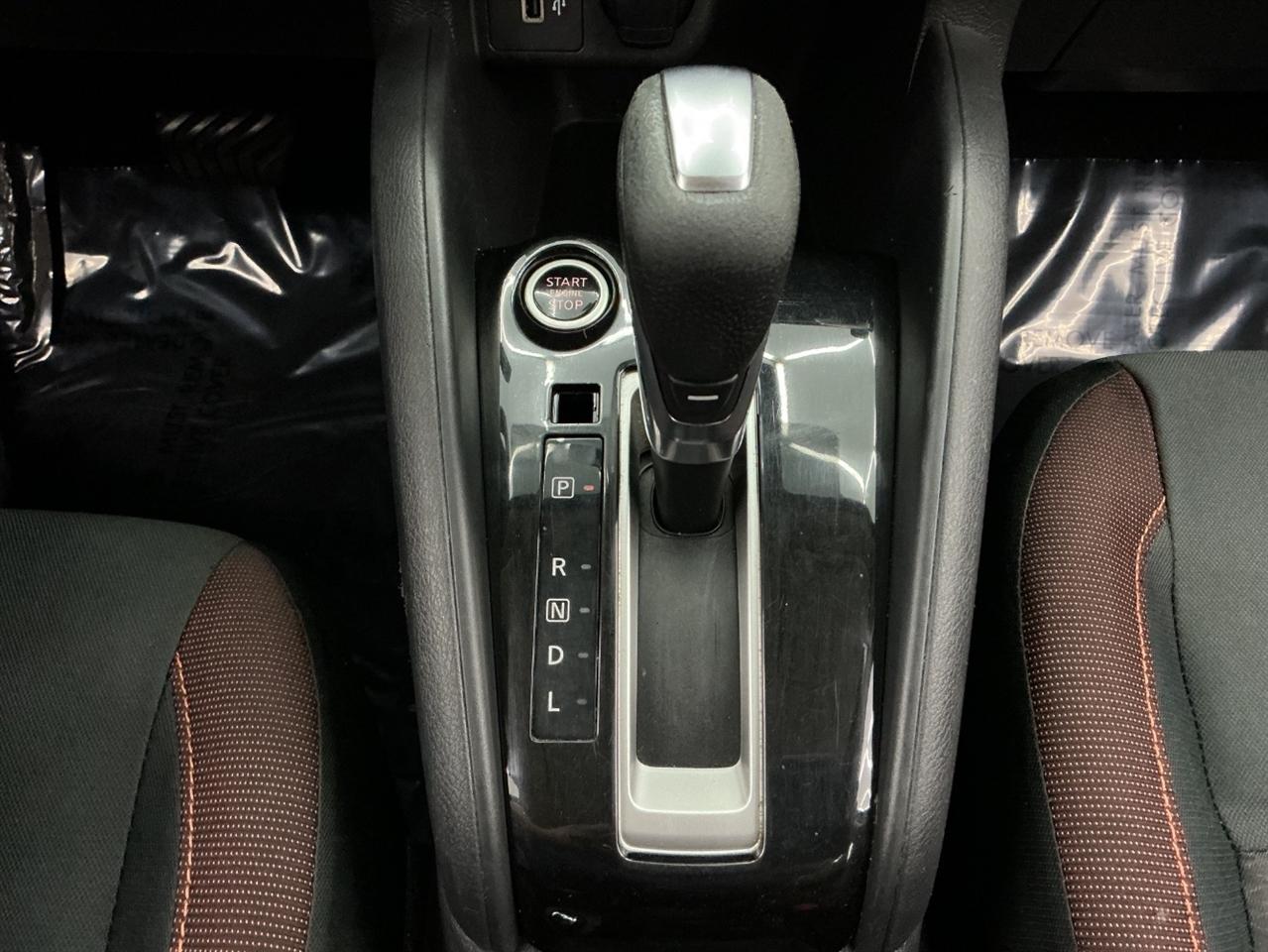 Nissan Versa SR CVT 2020