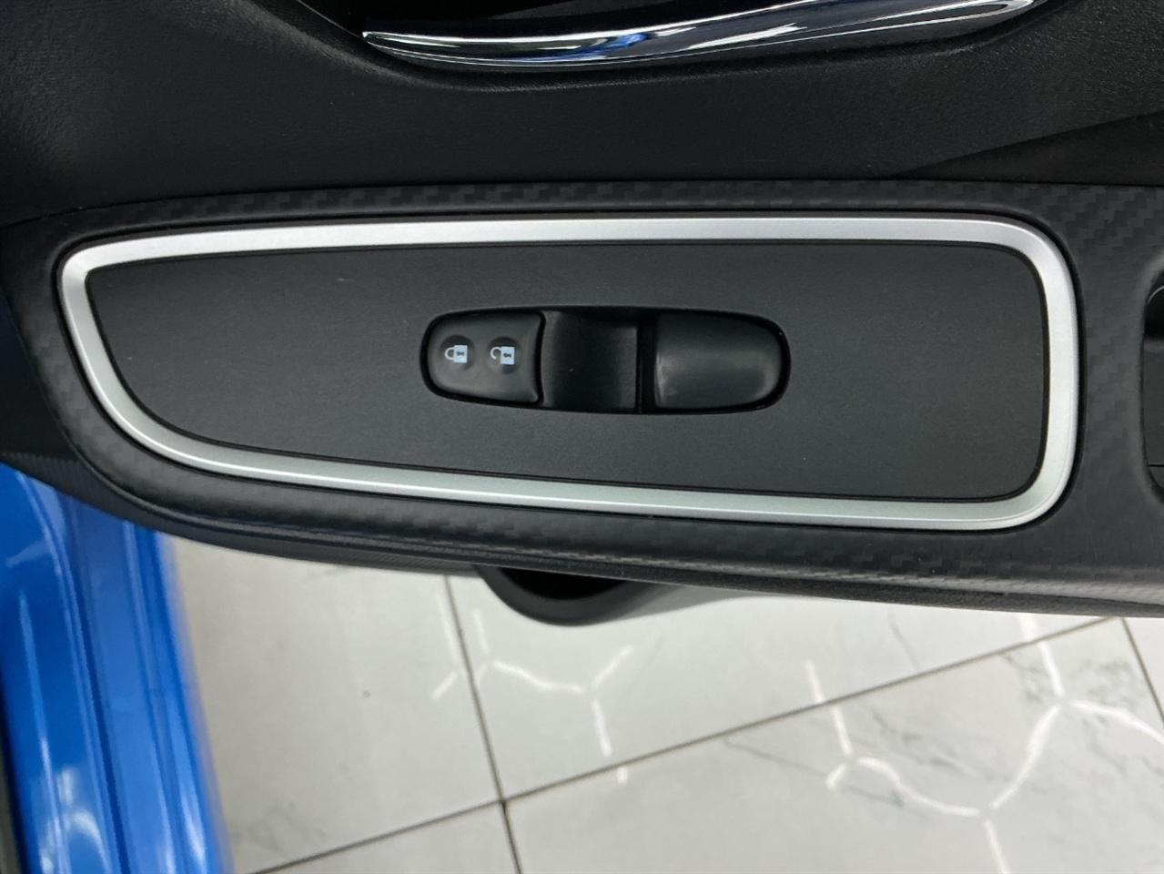 Nissan Versa SR CVT 2020