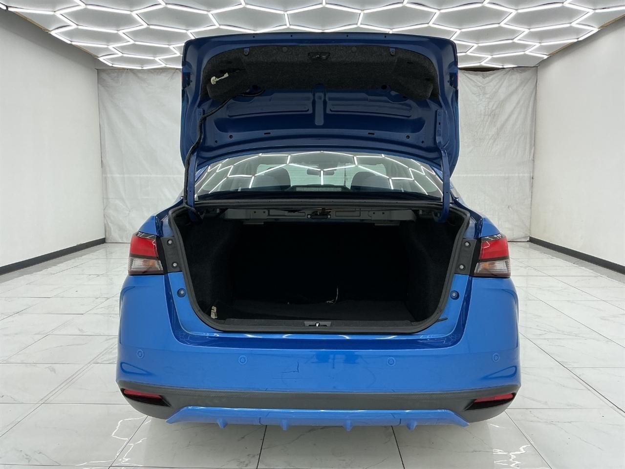 Nissan Versa SR CVT 2020