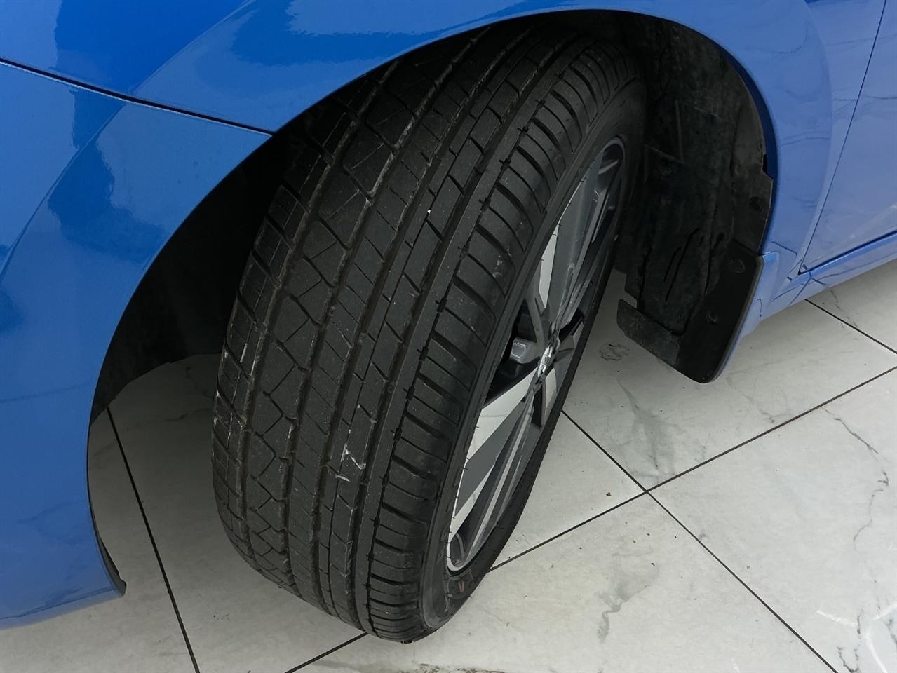 Nissan Versa SR CVT 2020