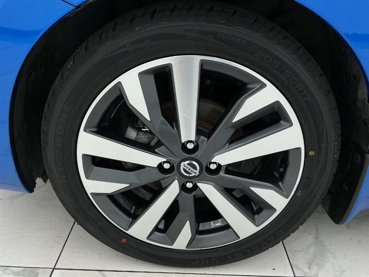 Nissan Versa SR CVT 2020