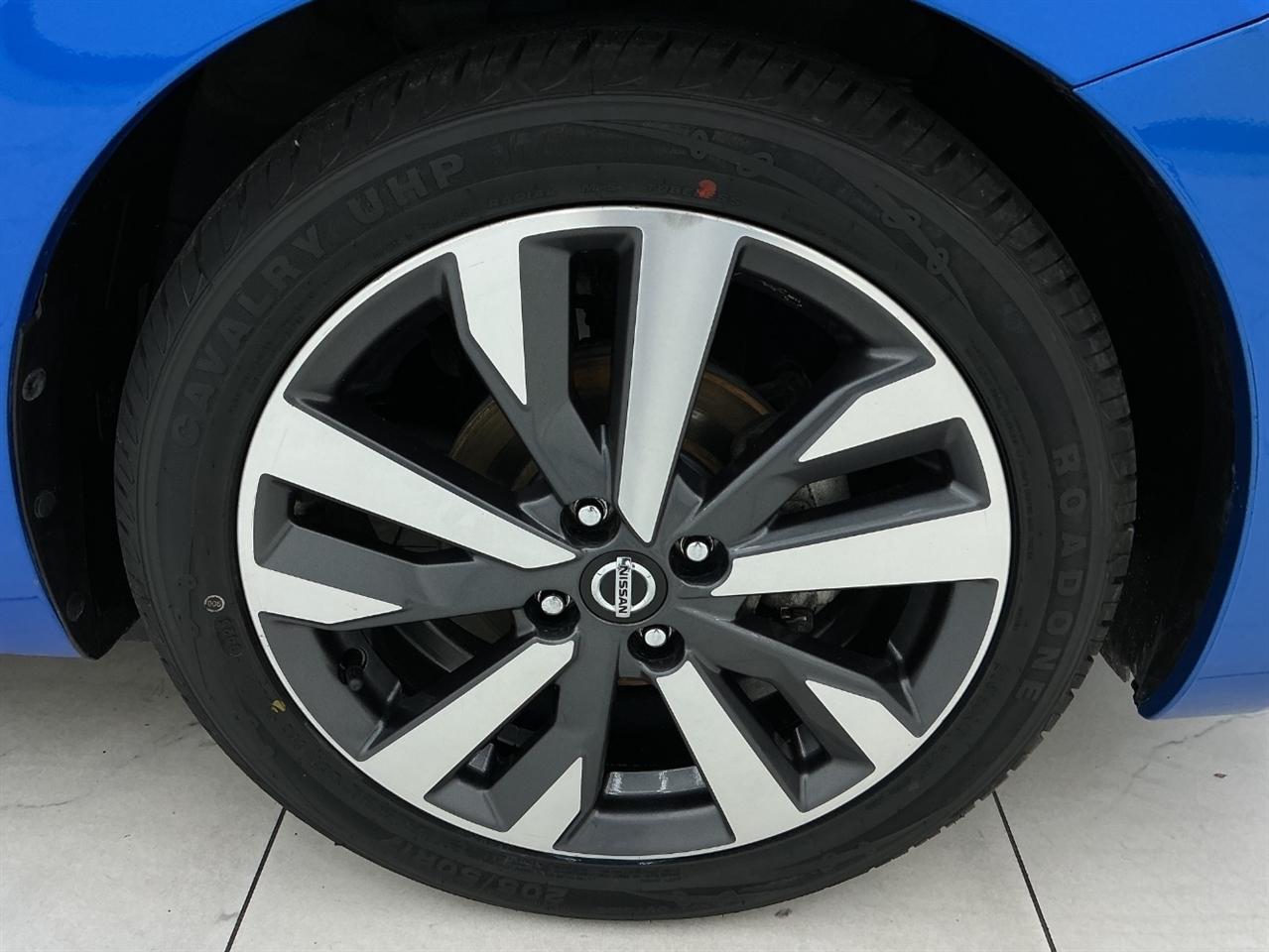 Nissan Versa SR CVT 2020