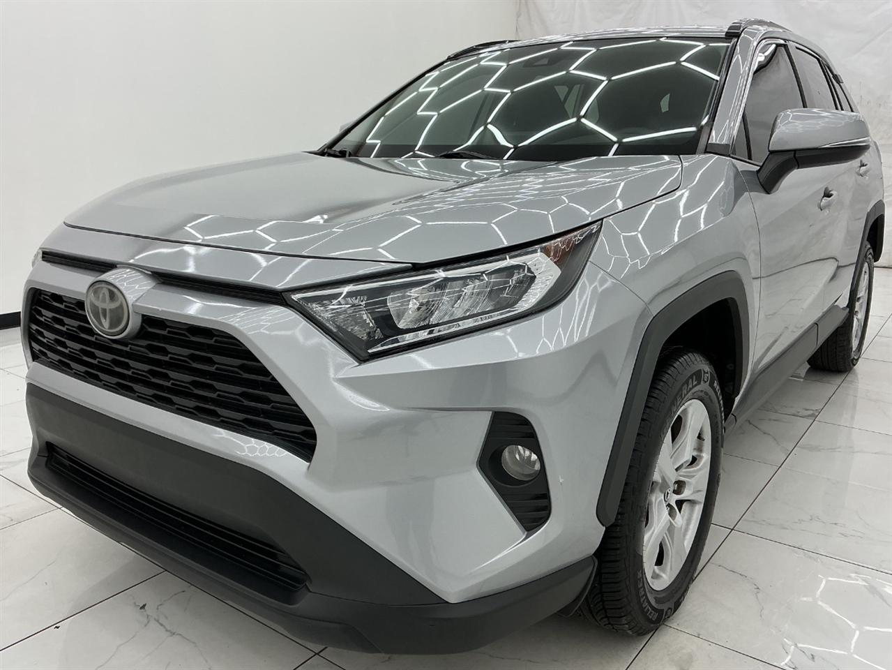 Toyota RAV4 XLE FWD (Natl) 2020
