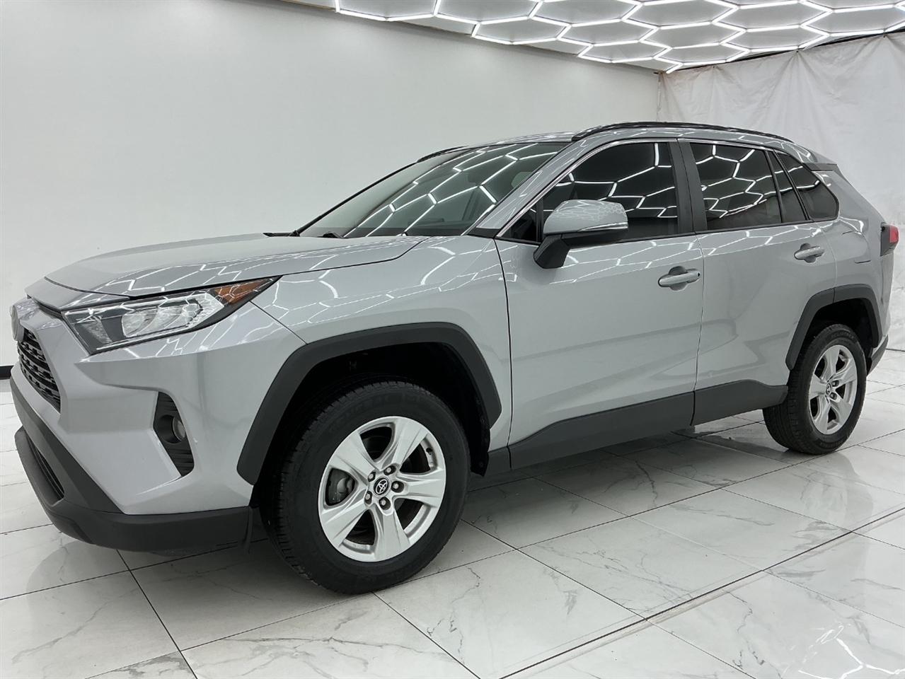 Toyota RAV4 XLE FWD (Natl) 2020