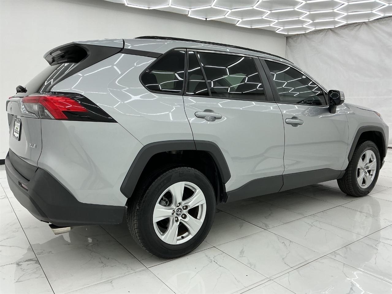 Toyota RAV4 XLE FWD (Natl) 2020