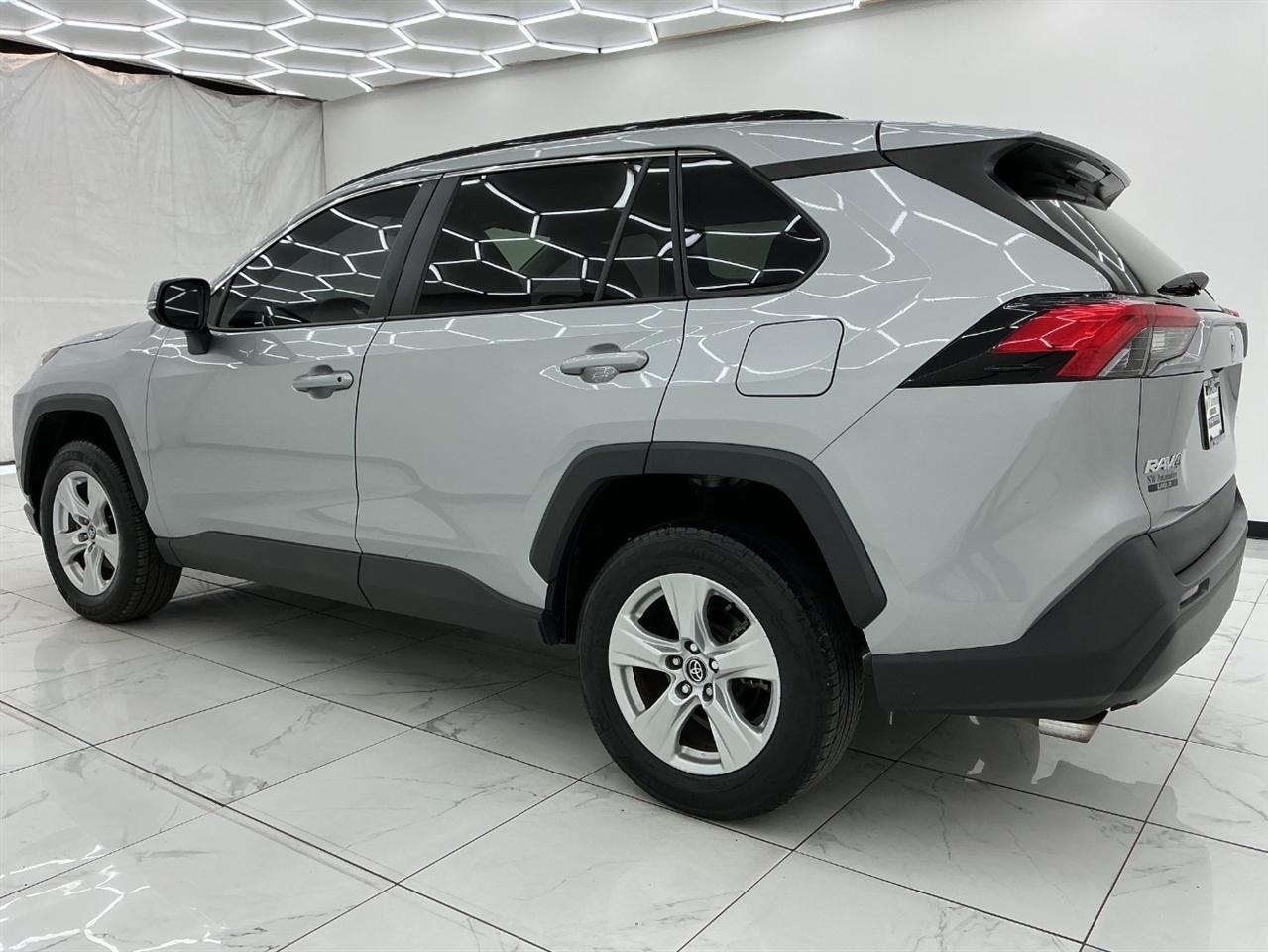 Toyota RAV4 XLE FWD (Natl) 2020
