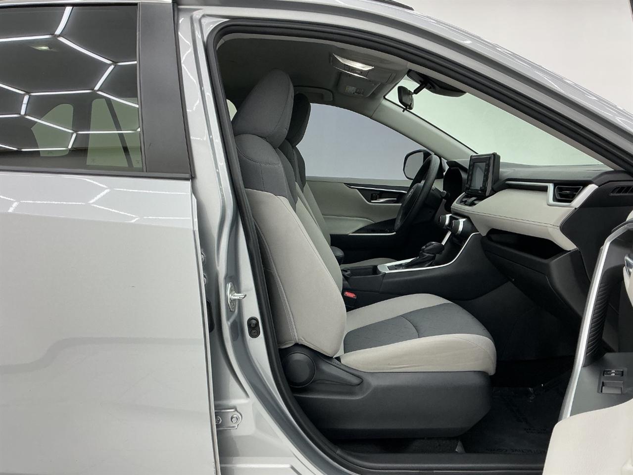 Toyota RAV4 XLE FWD (Natl) 2020