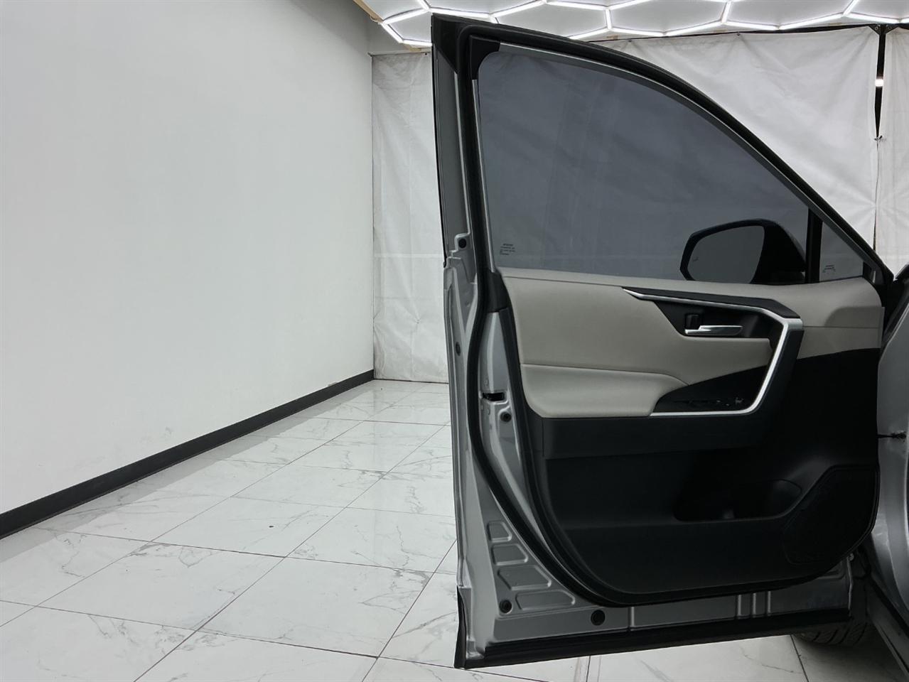 Toyota RAV4 XLE FWD (Natl) 2020