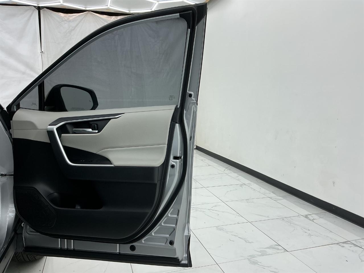 Toyota RAV4 XLE FWD (Natl) 2020