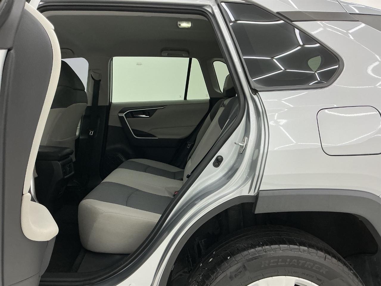 Toyota RAV4 XLE FWD (Natl) 2020