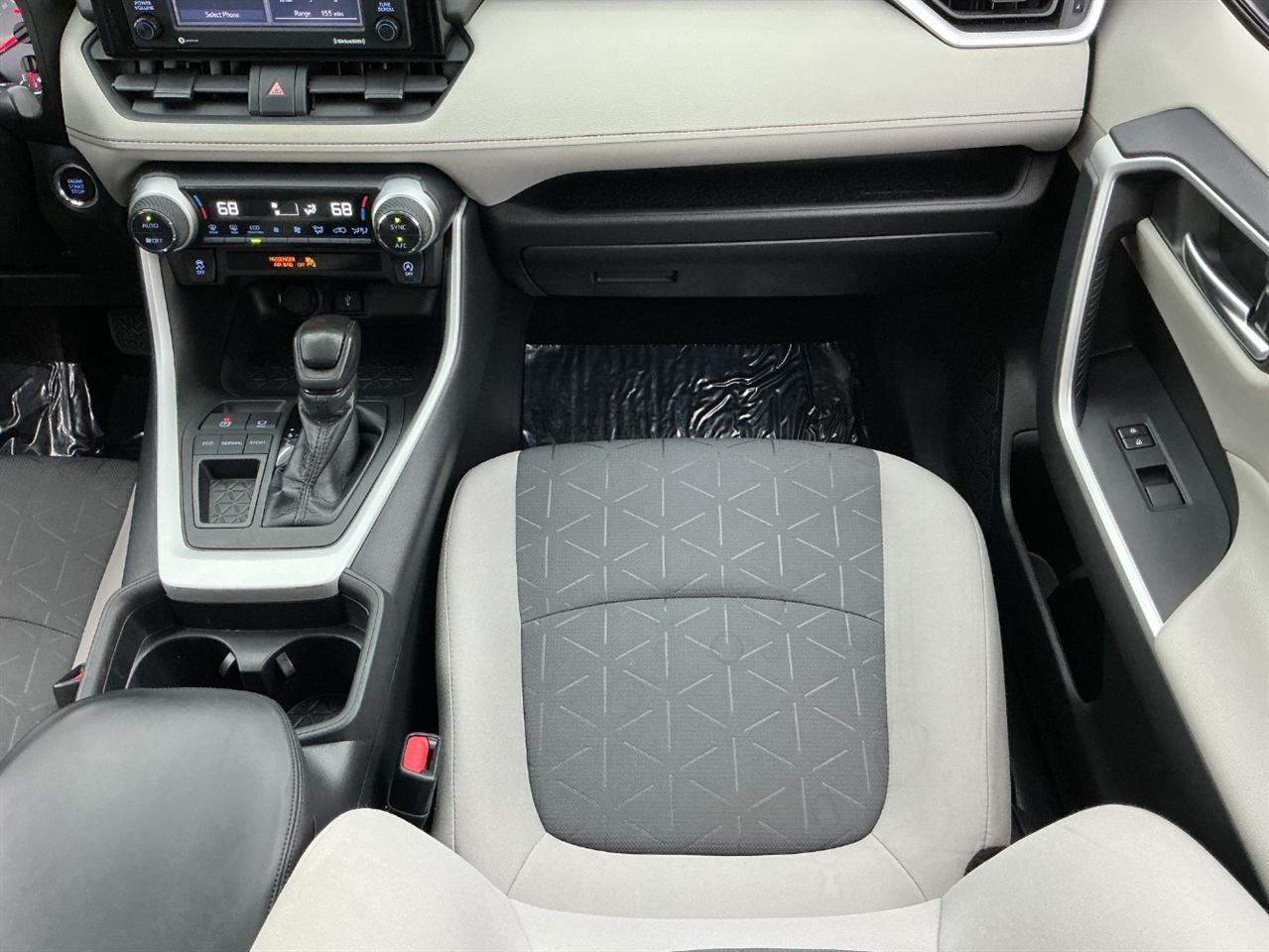 Toyota RAV4 XLE FWD (Natl) 2020
