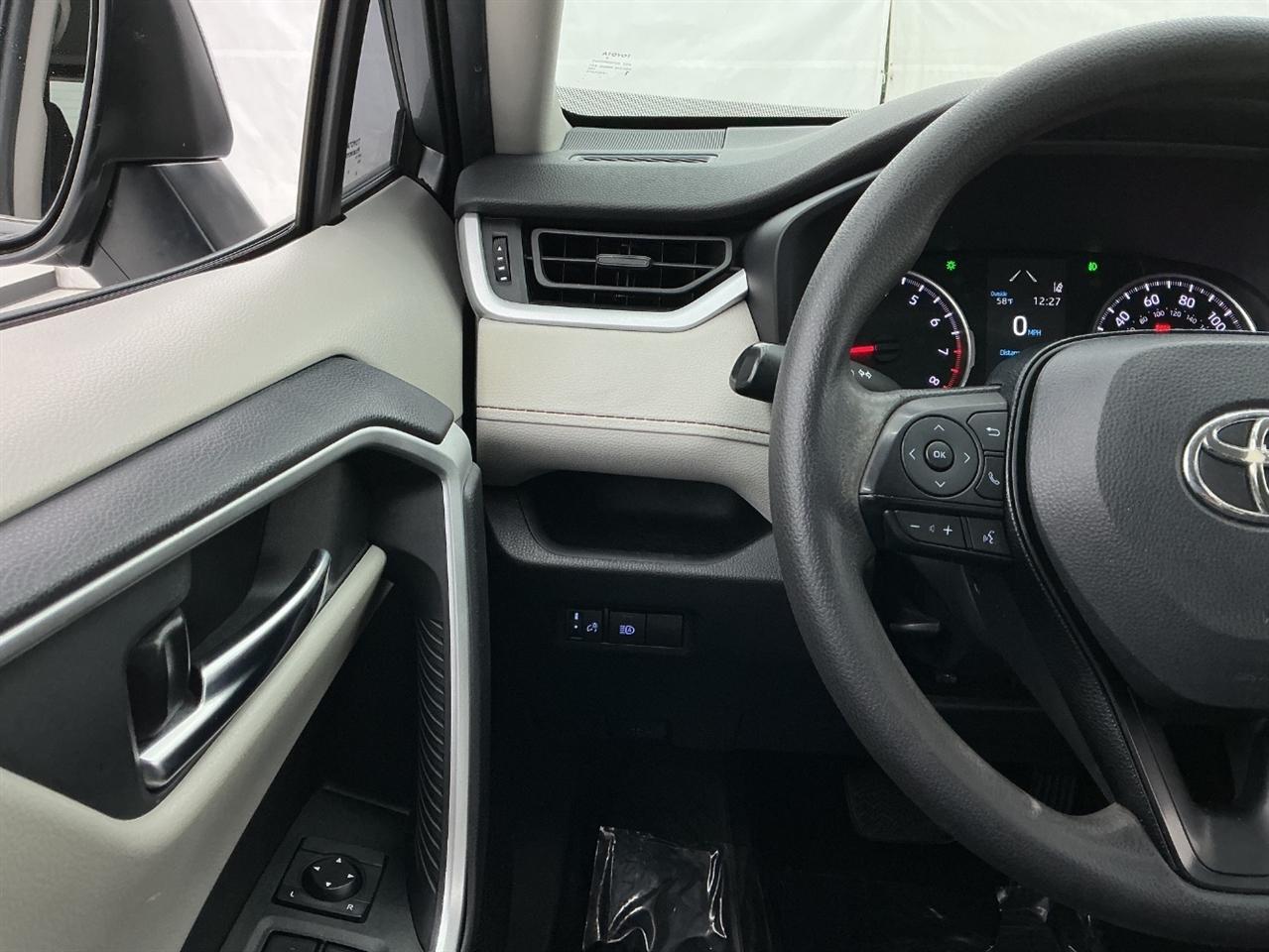 Toyota RAV4 XLE FWD (Natl) 2020