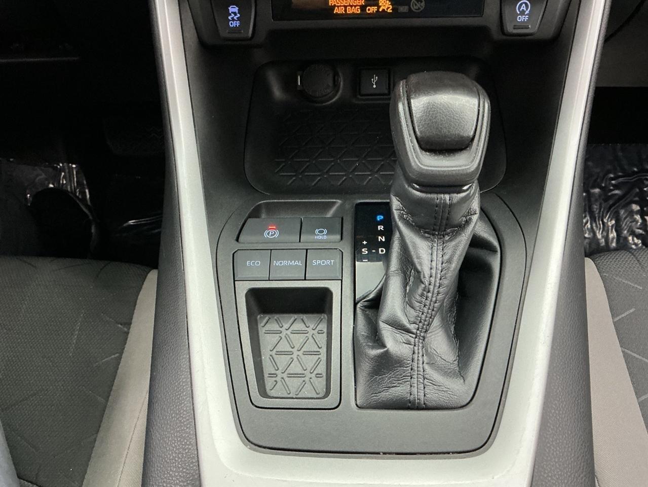 Toyota RAV4 XLE FWD (Natl) 2020