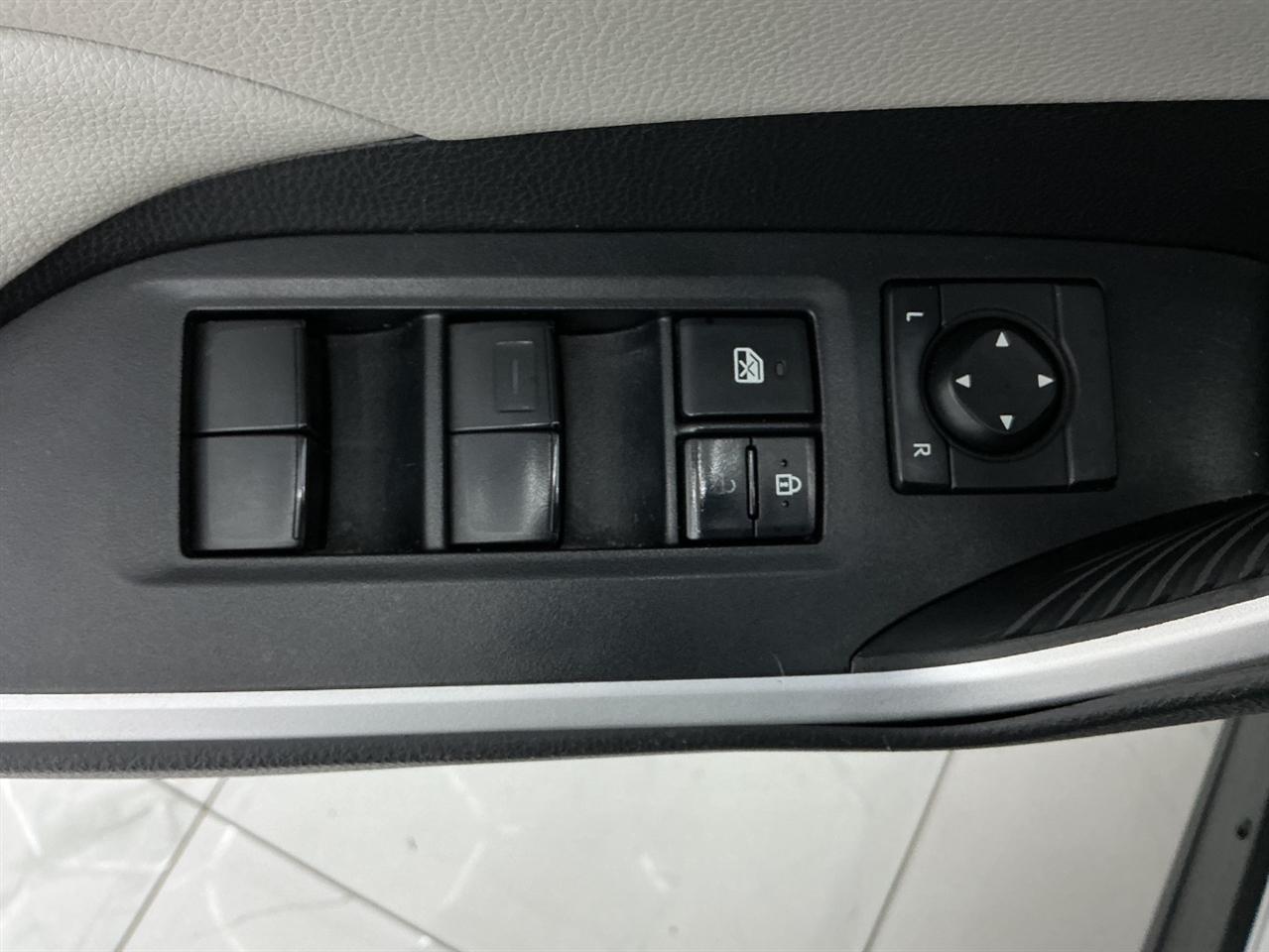 Toyota RAV4 XLE FWD (Natl) 2020