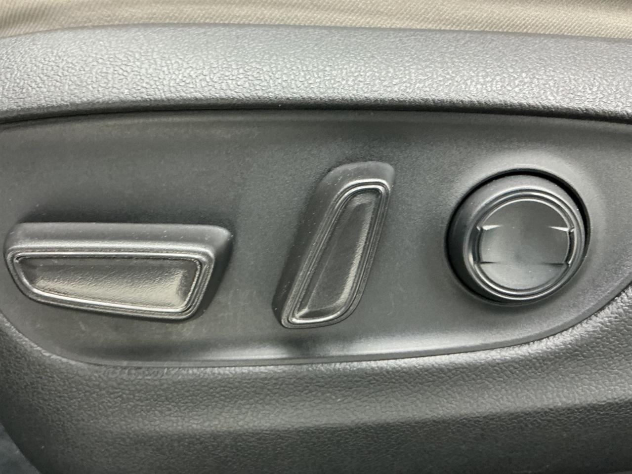 Toyota RAV4 XLE FWD (Natl) 2020
