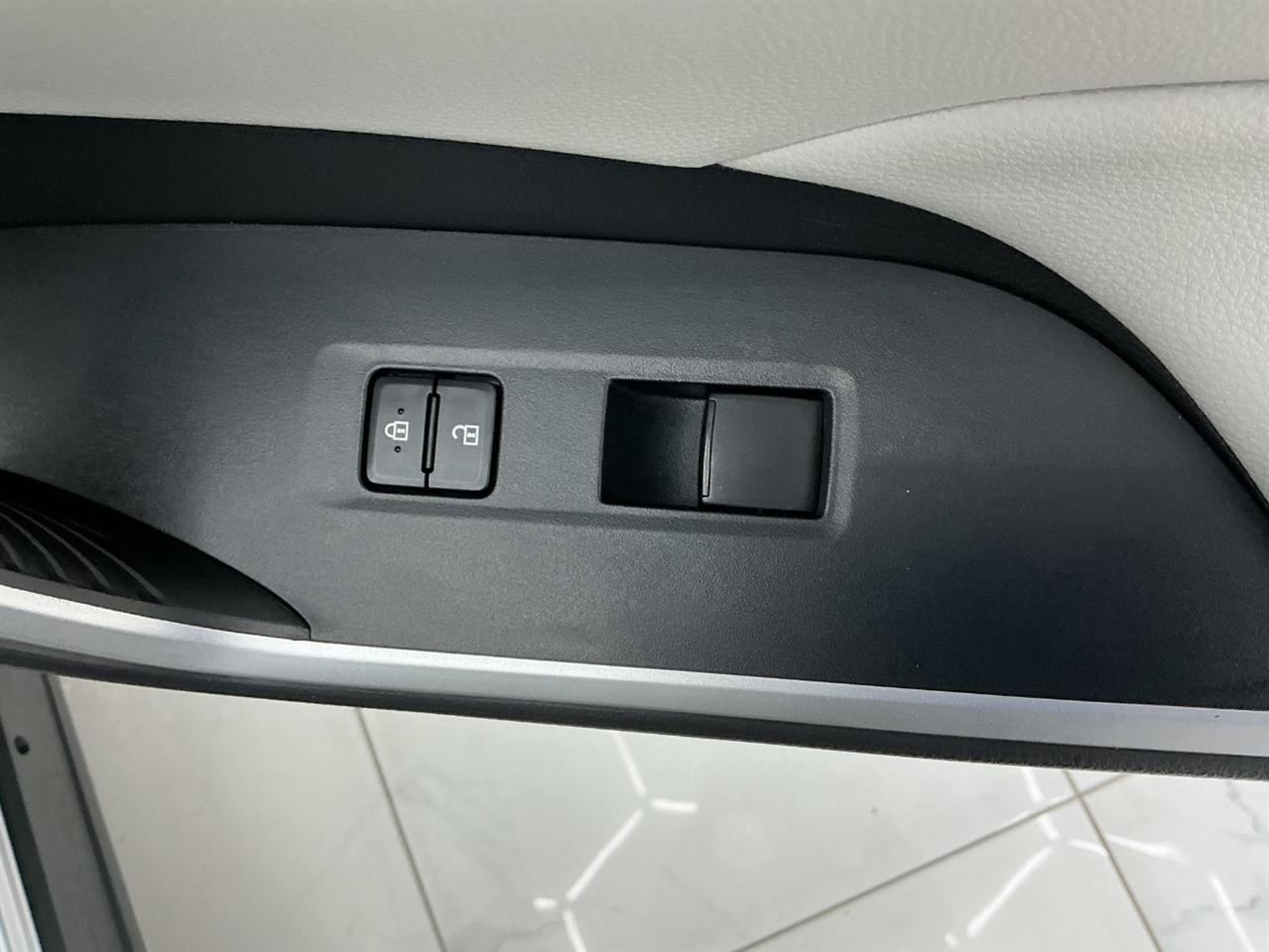 Toyota RAV4 XLE FWD (Natl) 2020