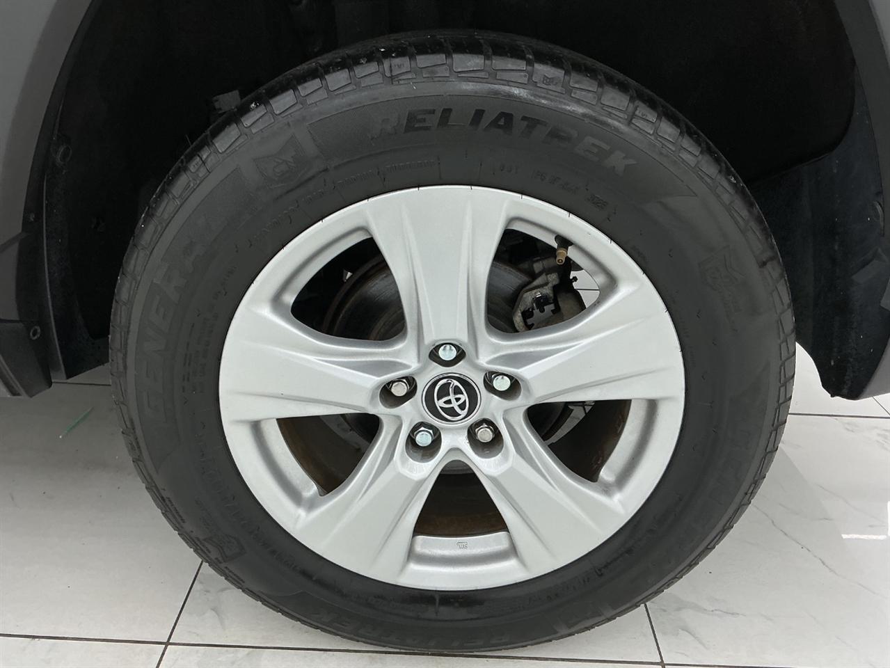 Toyota RAV4 XLE FWD (Natl) 2020