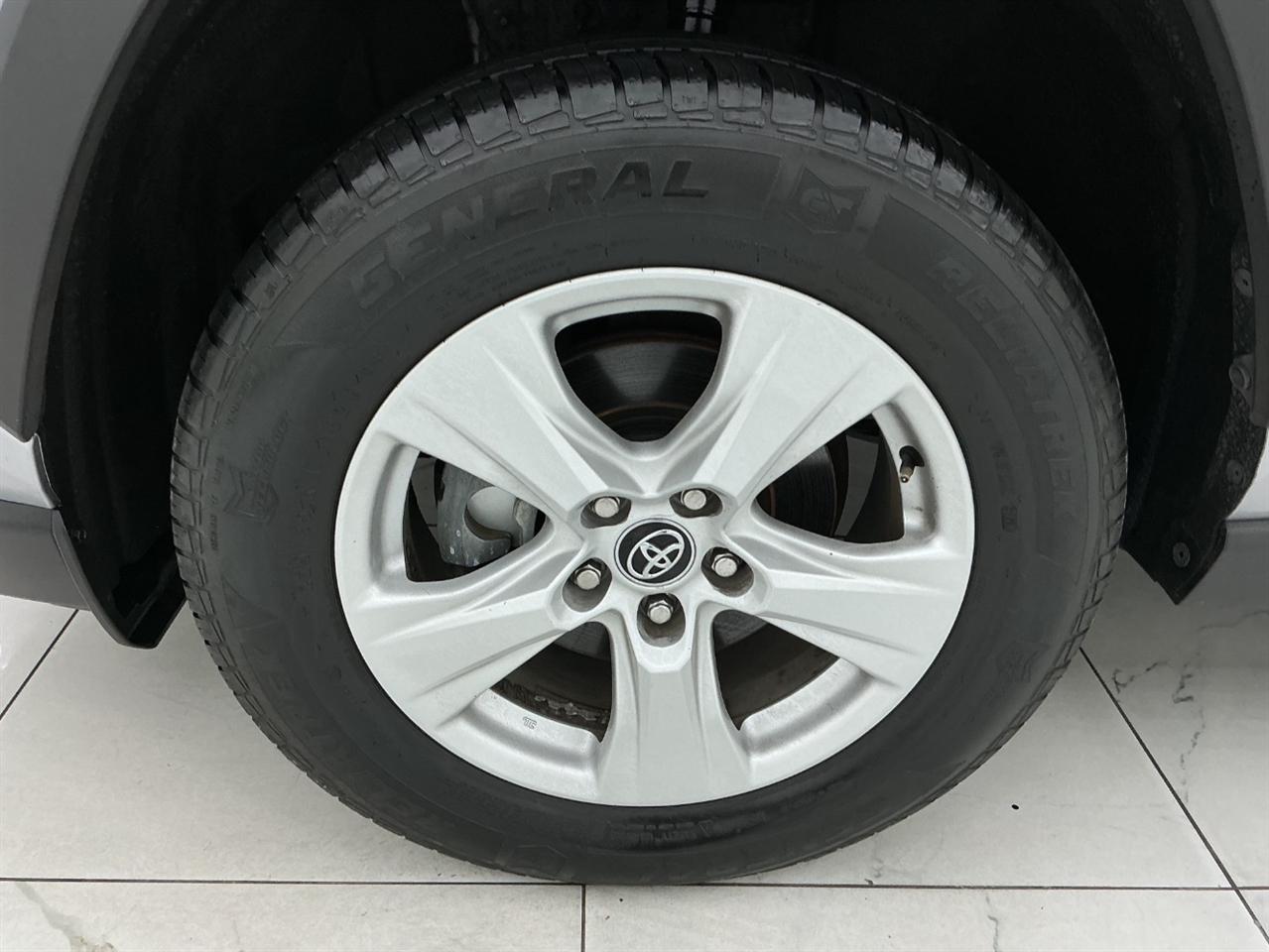 Toyota RAV4 XLE FWD (Natl) 2020