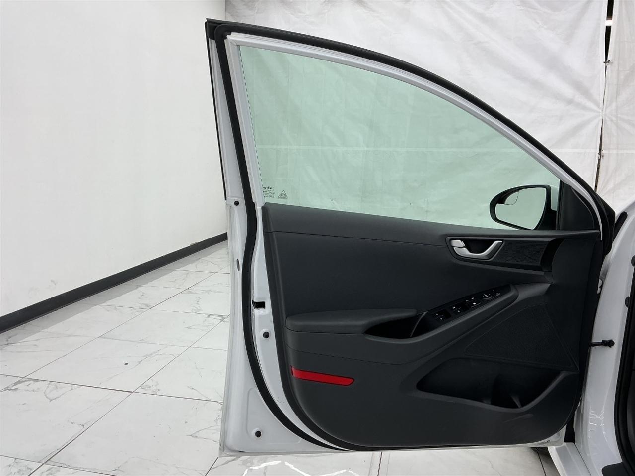 Hyundai Ioniq Hybrid Blue Hatchback 2018