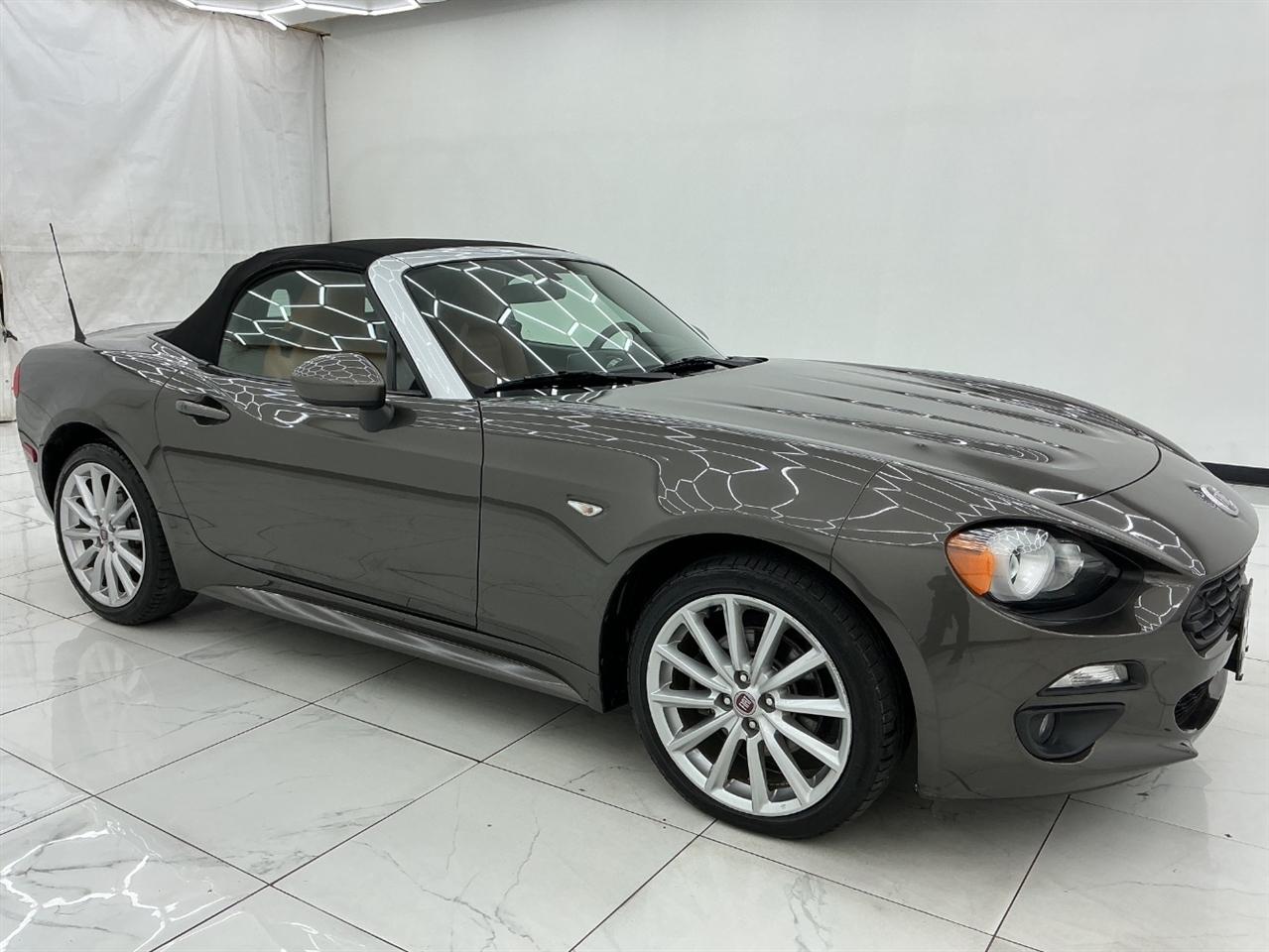 Fiat 124 Spider Lusso Convertible 2017