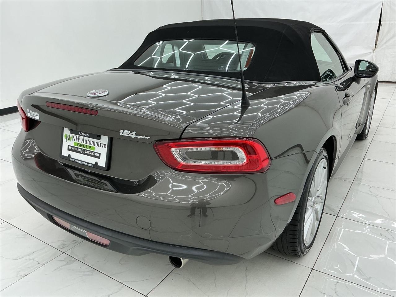 Fiat 124 Spider Lusso Convertible 2017