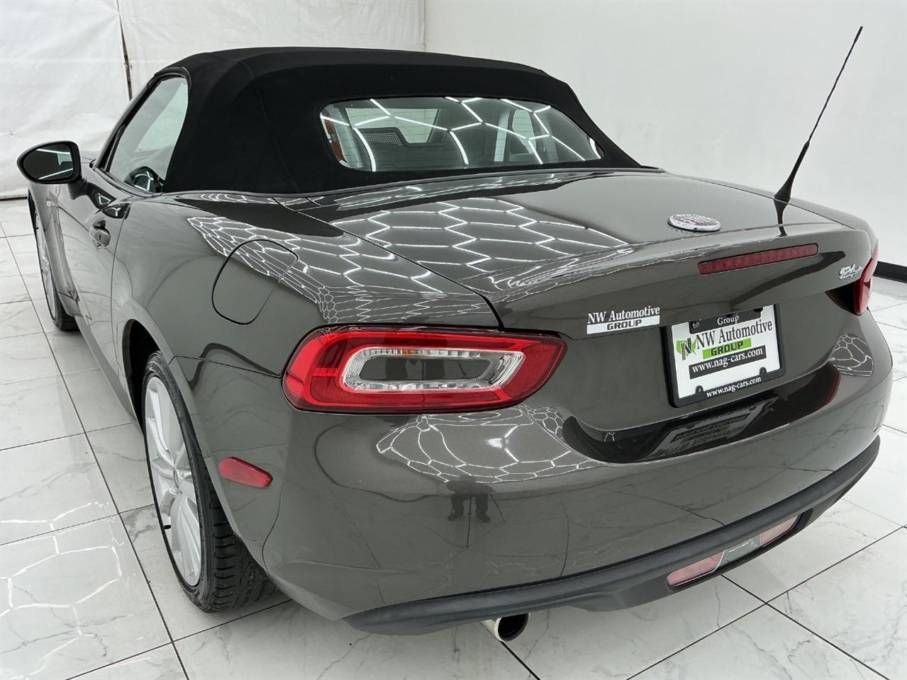 Fiat 124 Spider Lusso Convertible 2017