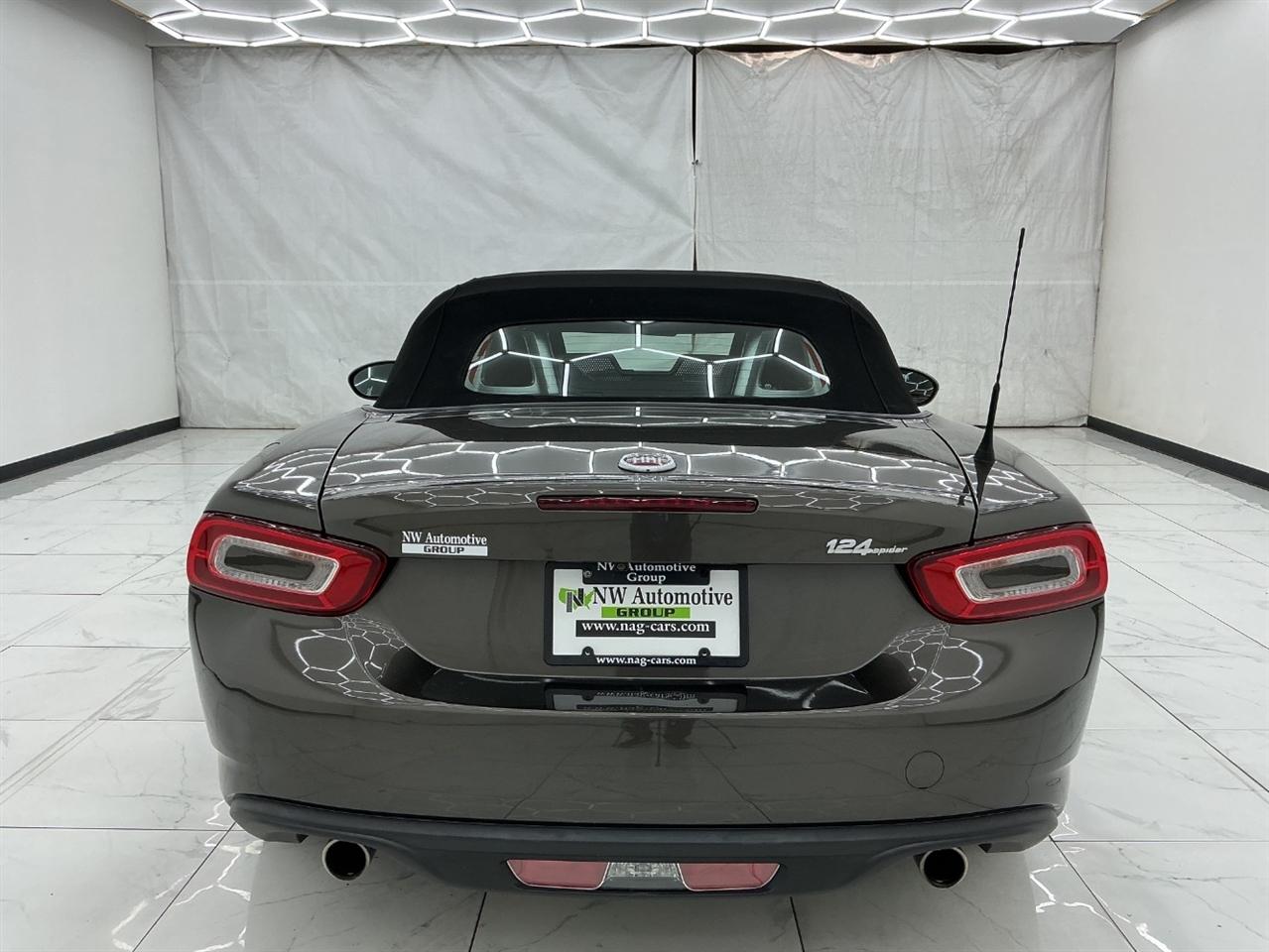 Fiat 124 Spider Lusso Convertible 2017