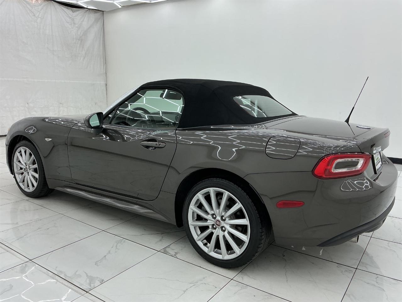 Fiat 124 Spider Lusso Convertible 2017
