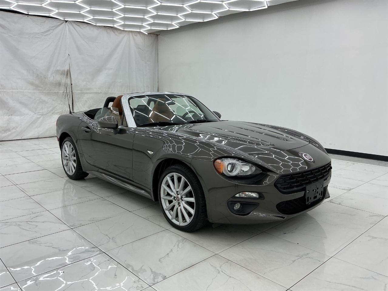 Fiat 124 Spider Lusso Convertible 2017