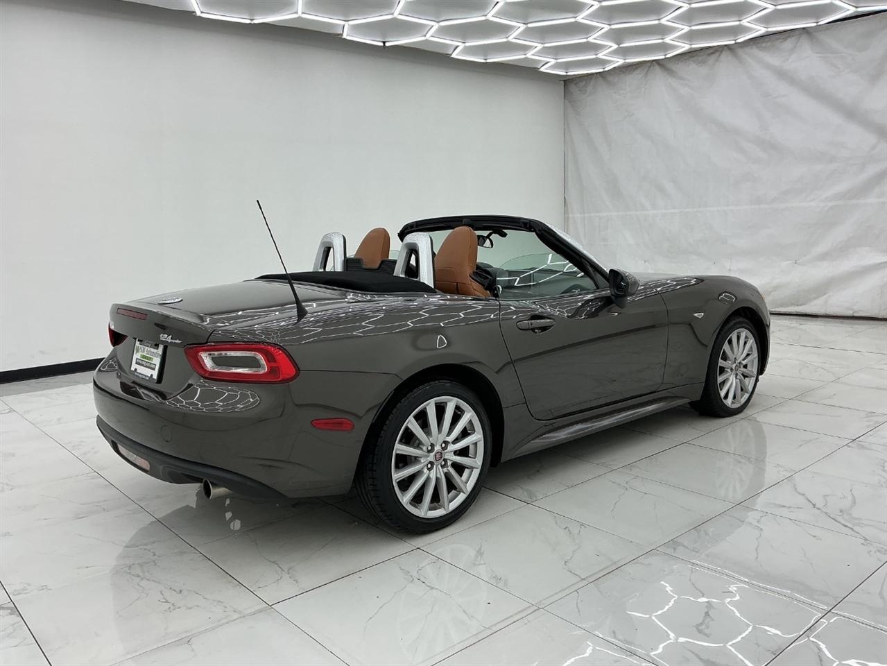 Fiat 124 Spider Lusso Convertible 2017