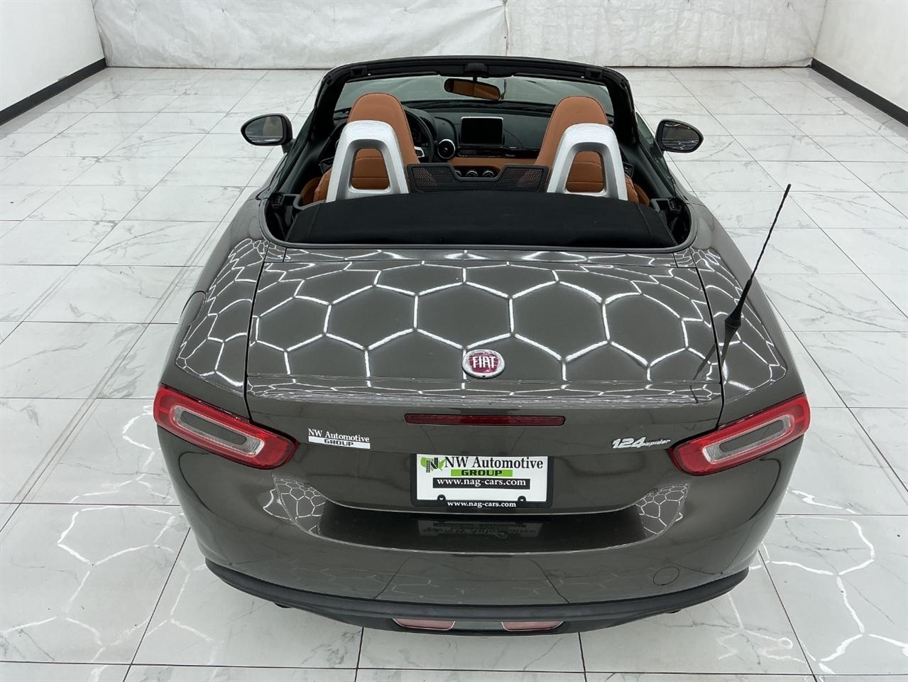 Fiat 124 Spider Lusso Convertible 2017