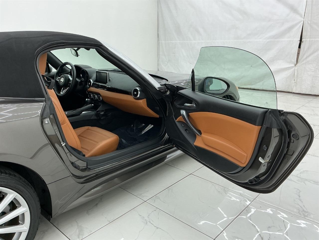 Fiat 124 Spider Lusso Convertible 2017