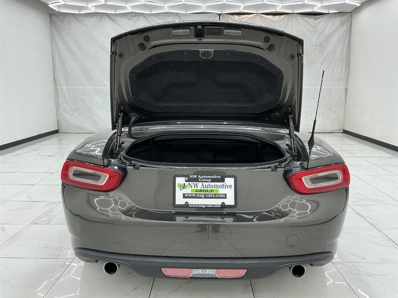 Fiat 124 Spider Lusso Convertible 2017