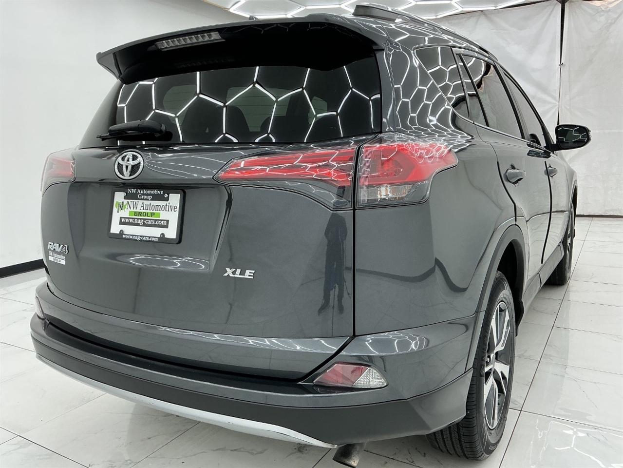 Toyota RAV4 Adventure FWD (Natl) 2018