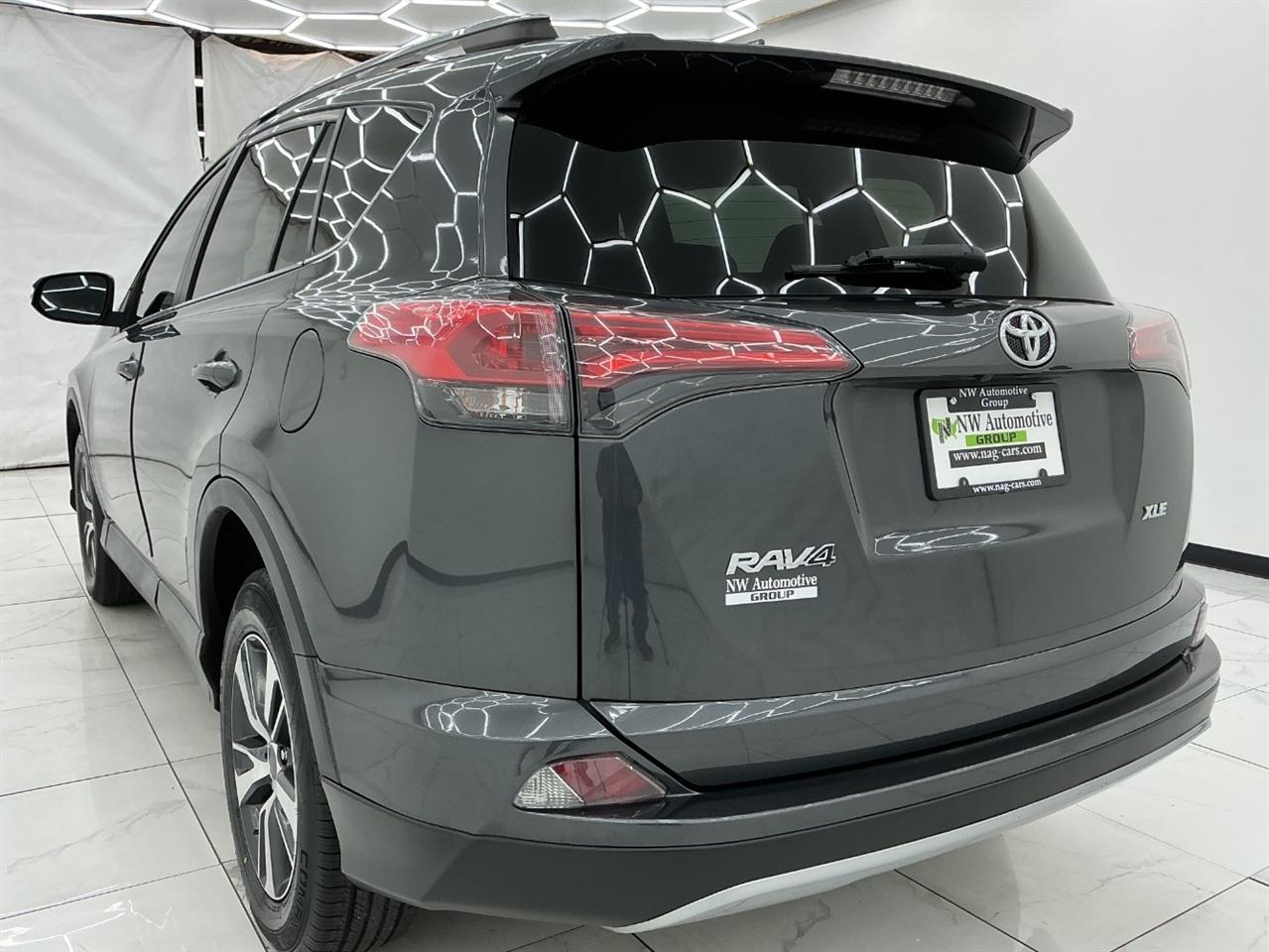 Toyota RAV4 Adventure FWD (Natl) 2018