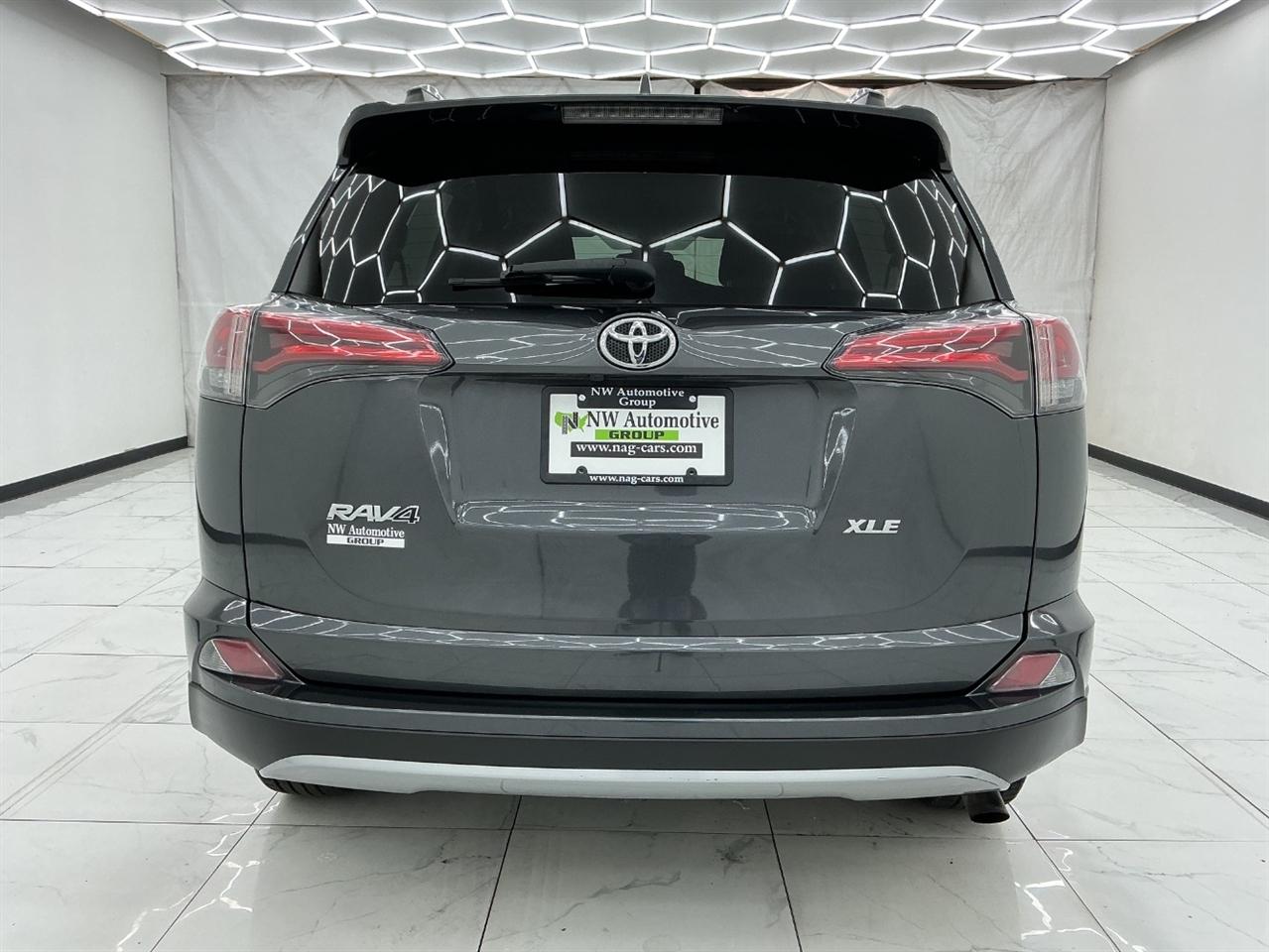 Toyota RAV4 Adventure FWD (Natl) 2018