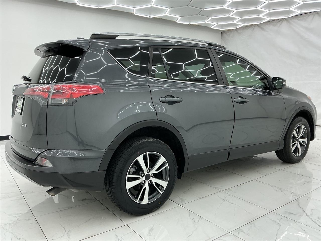 Toyota RAV4 Adventure FWD (Natl) 2018