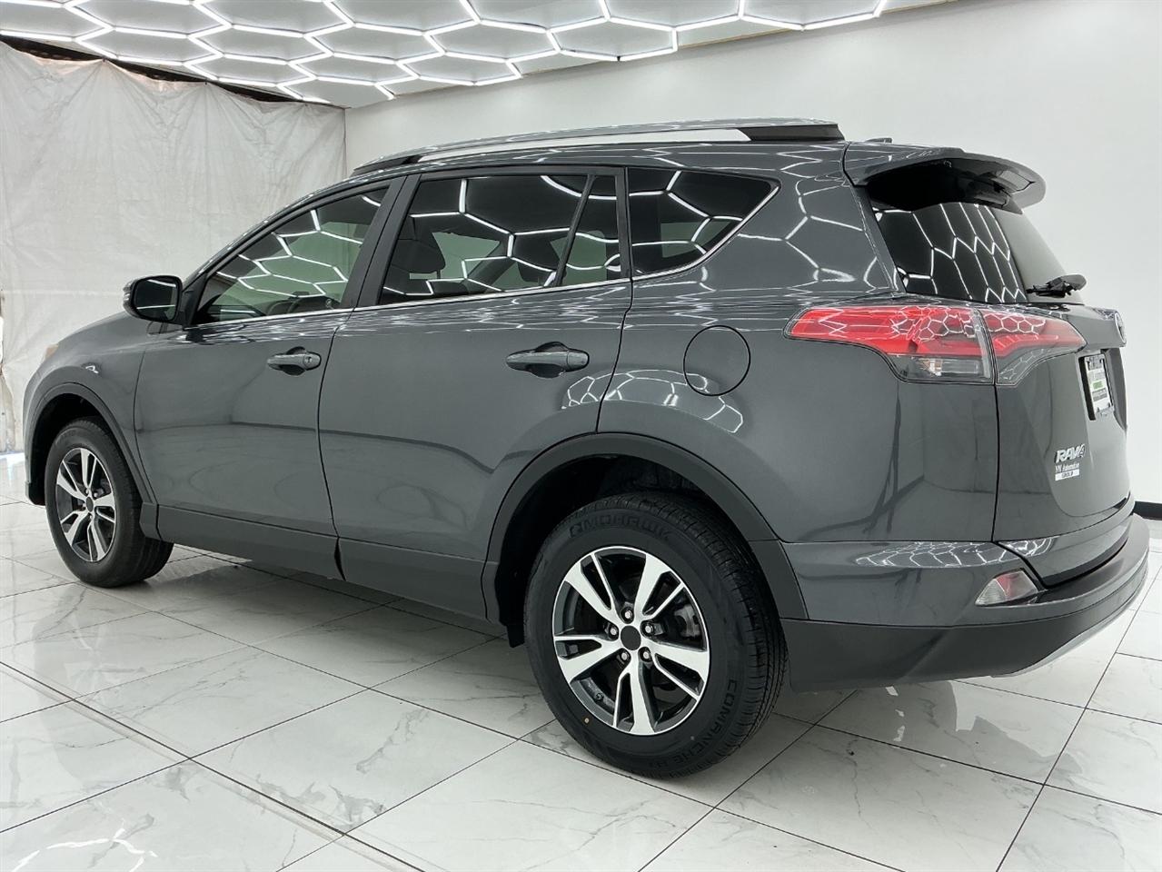 Toyota RAV4 Adventure FWD (Natl) 2018