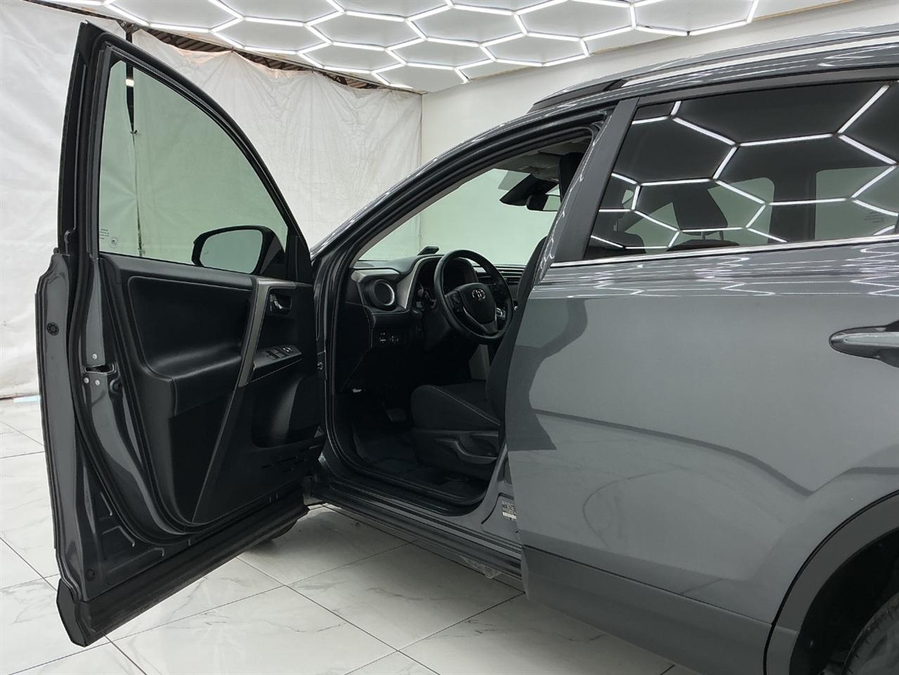 Toyota RAV4 Adventure FWD (Natl) 2018