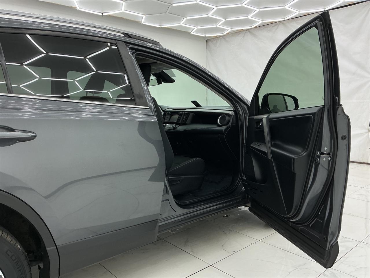 Toyota RAV4 Adventure FWD (Natl) 2018