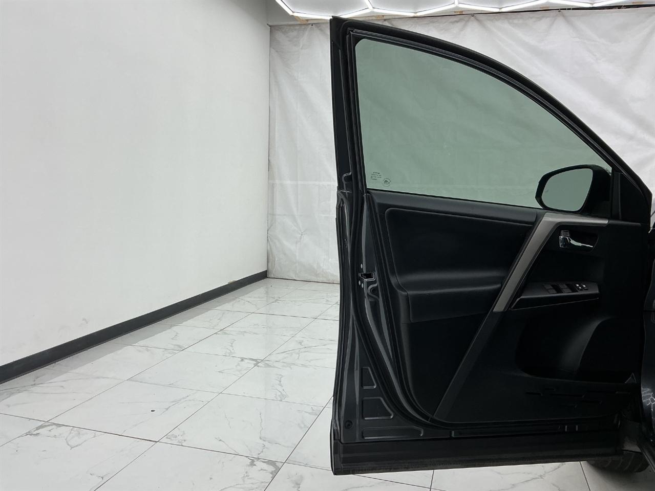 Toyota RAV4 Adventure FWD (Natl) 2018