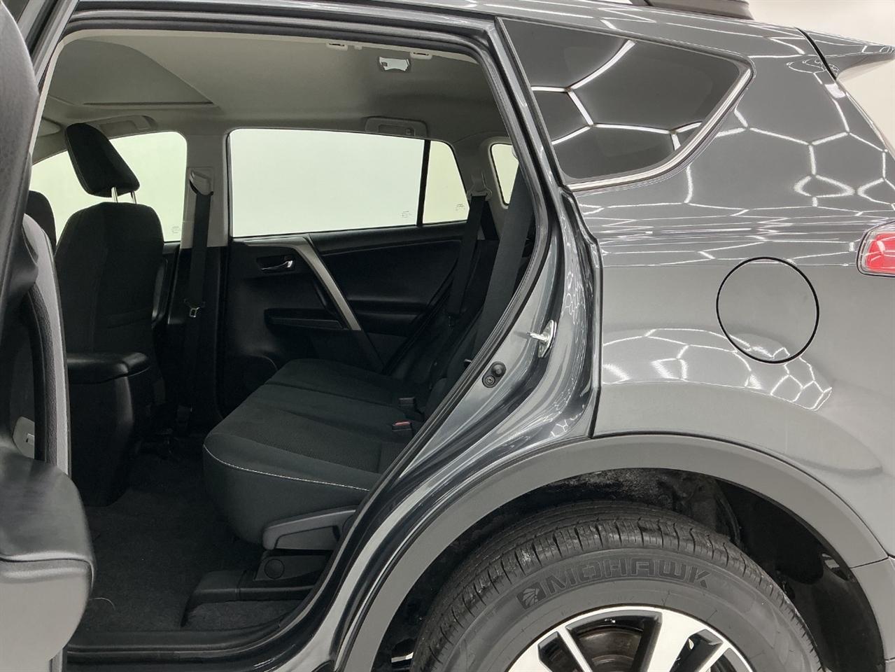 Toyota RAV4 Adventure FWD (Natl) 2018